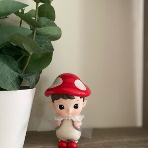 Pop mart Hacipupu Adventure in the woods Adorable Red Mushroom Figurine